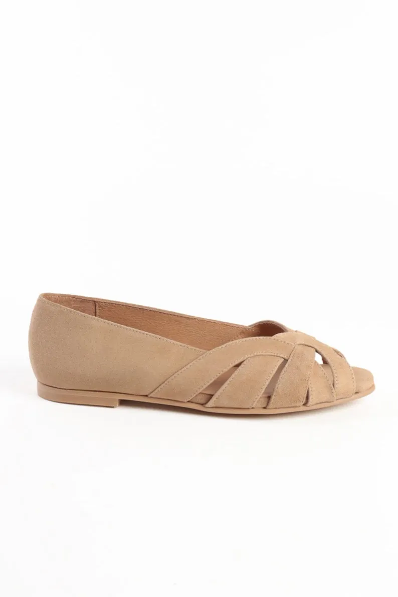 AMELIA CARAMEL - Peep-Toe Ballet Flats with Crossover Straps