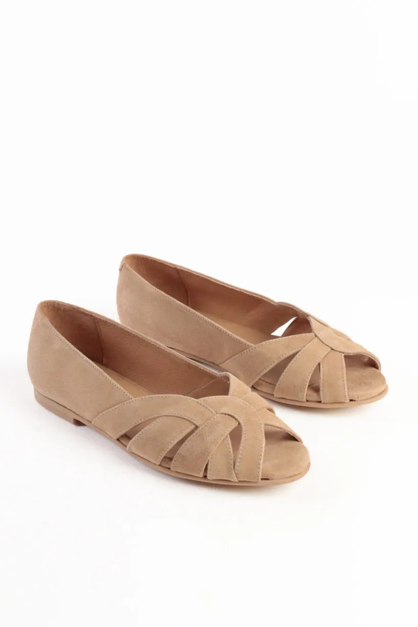AMELIA CARAMEL - Peep-Toe Ballet Flats with Crossover Straps