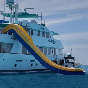 Commercial Custom Water Yacht Inflatable Slide with Air Pump for Summer Outdoor Sea Party, Private Dock