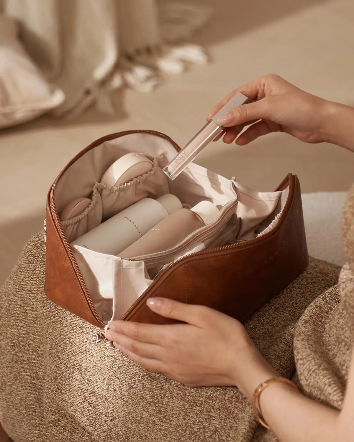 EACHY Travel Makeup Bag,Large Capacity Cosmetic Bags for Women,Waterproof Portable Pouch Open Flat Toiletry Bag Make up Organizer with Divider and Handle