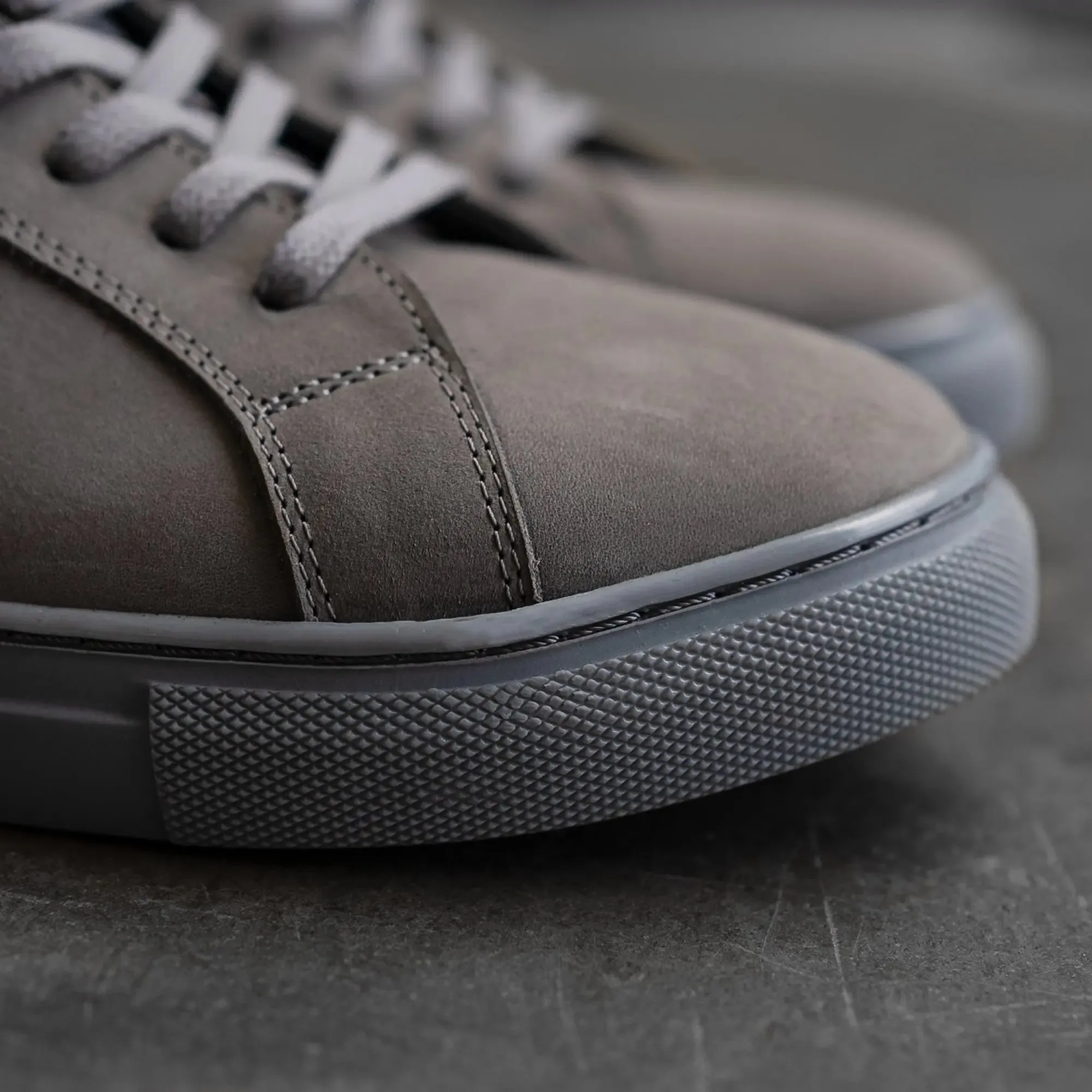 Essential Sneaker Grey