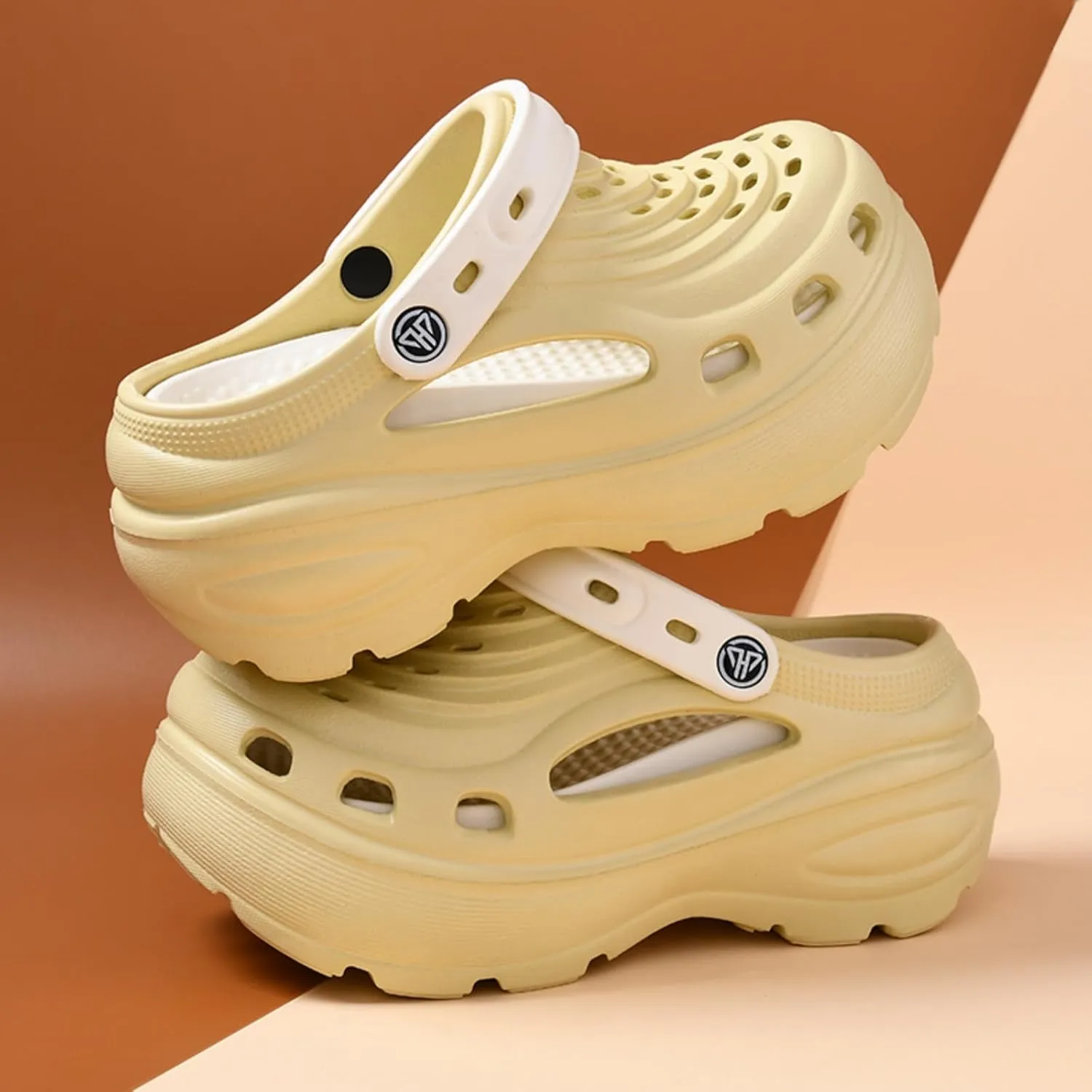Fashion Comfortable Platform Clogs for Women, 6CM Height - Increasing, Cloud Slides, Casual Pillows Sandals, Beach Shoes, Sandals (Black,4.5)