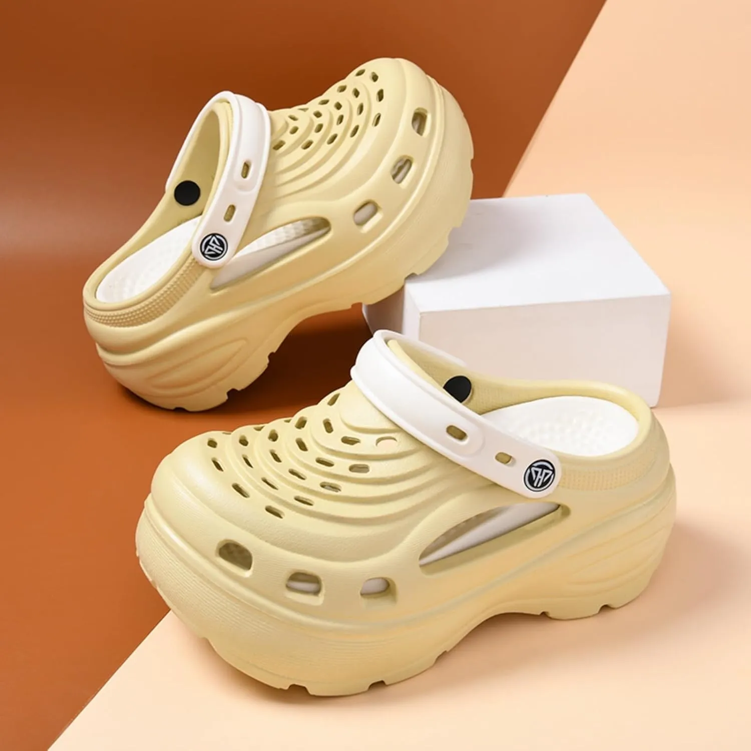 Fashion Comfortable Platform Clogs for Women, 6CM Height - Increasing, Cloud Slides, Casual Pillows Sandals, Beach Shoes, Sandals (Black,4.5)