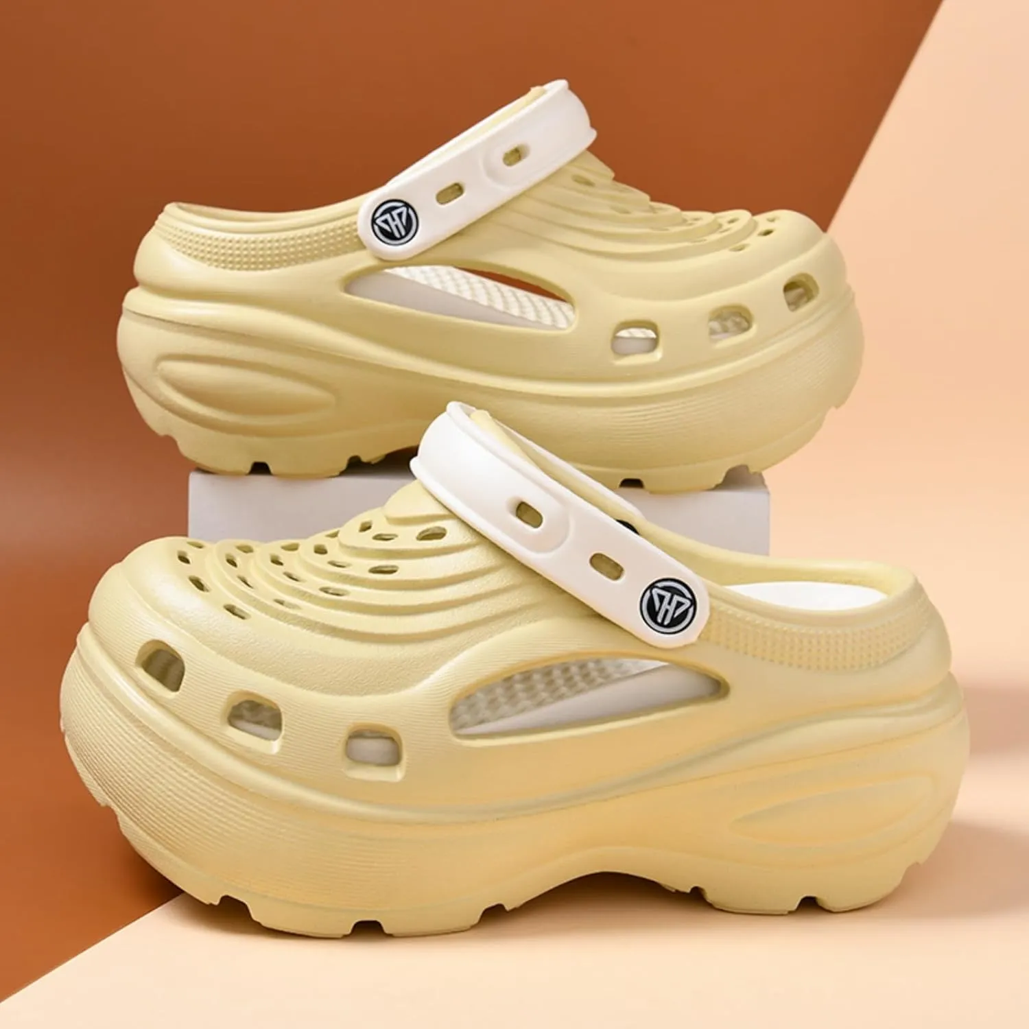 Fashion Comfortable Platform Clogs for Women, 6CM Height - Increasing, Cloud Slides, Casual Pillows Sandals, Beach Shoes, Sandals (Black,4.5)