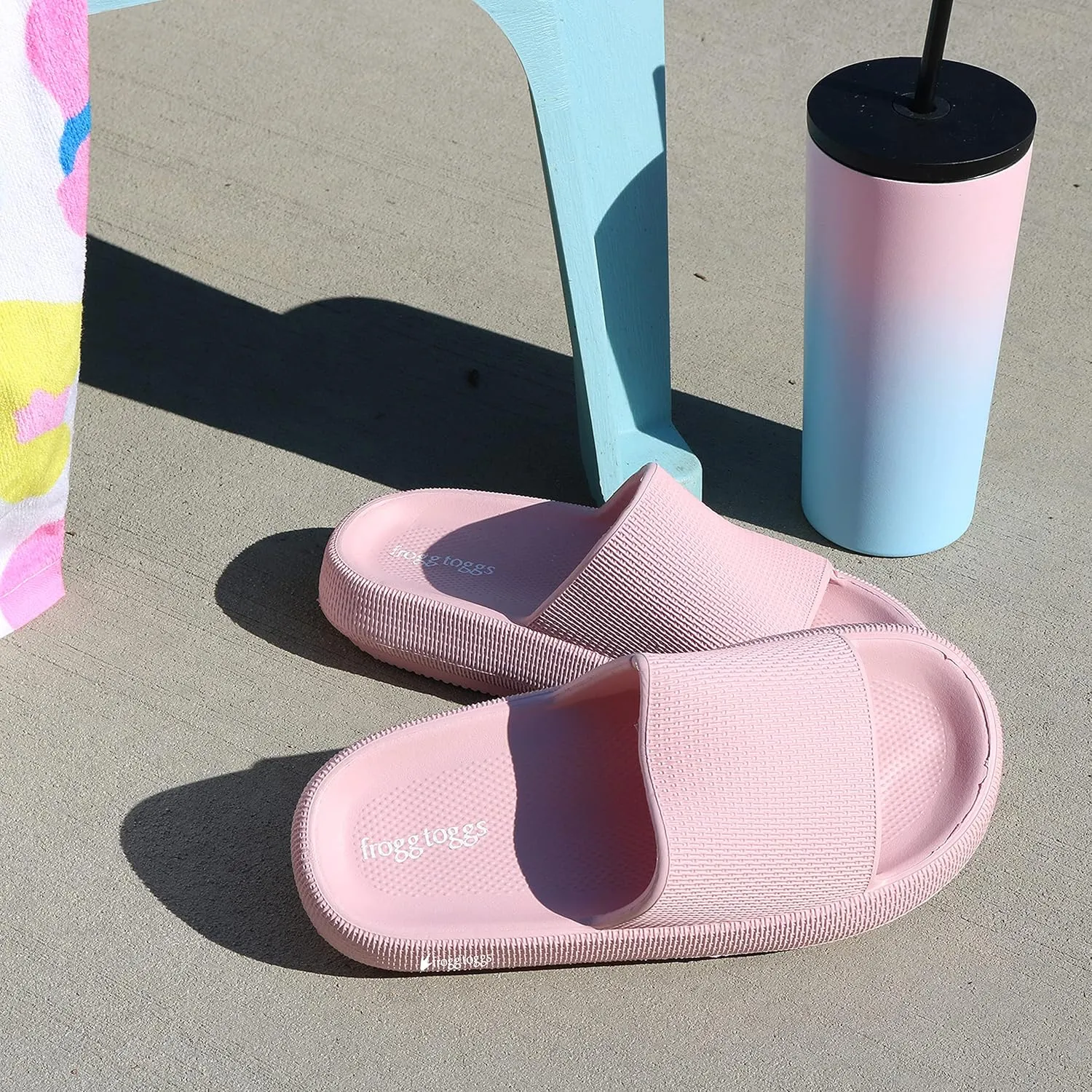FROGG TOGGS Women's Squisheez Comfort Pool Slide, enjoy walking on millions of tiny air bubbles