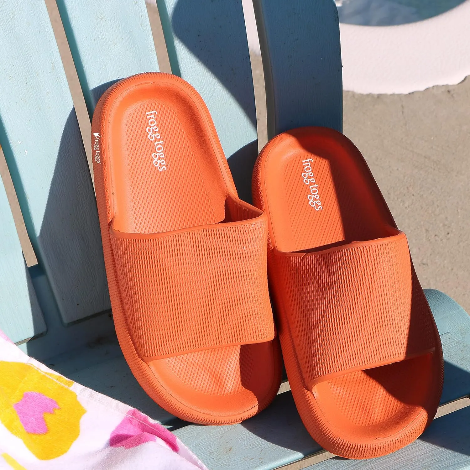 FROGG TOGGS Women's Squisheez Comfort Pool Slide, enjoy walking on millions of tiny air bubbles