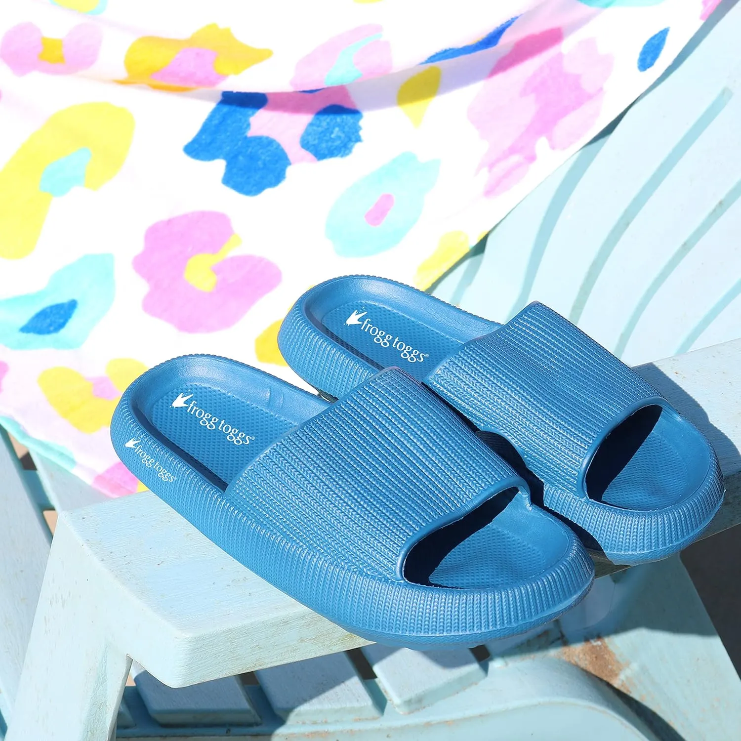 FROGG TOGGS Women's Squisheez Comfort Pool Slide, enjoy walking on millions of tiny air bubbles