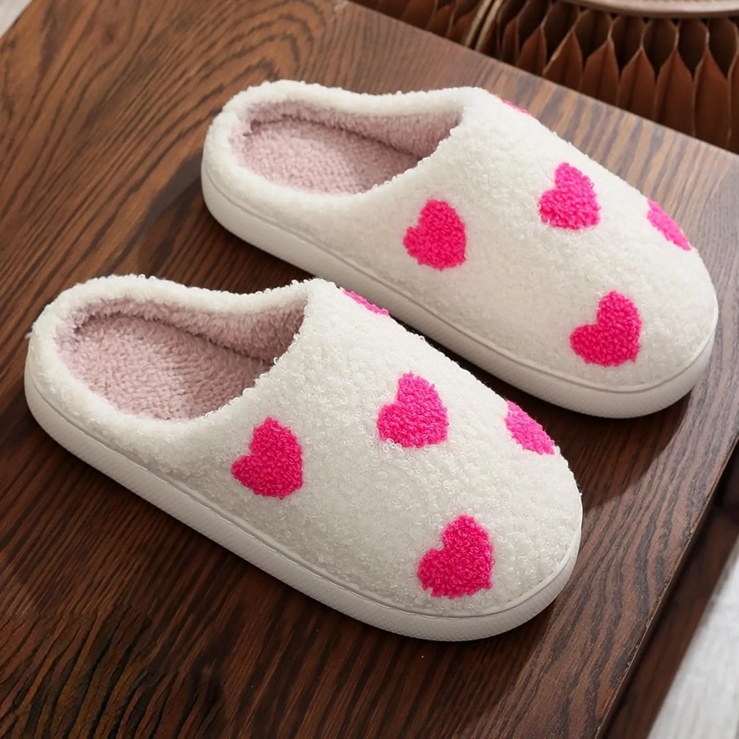 House Slippers for Women Men Indoor Soft Plush Comfy Warm Couple Home Slippers Cute Heart Shaped Winter Cozy Cotton Slippers Slides Slip On Fuzzy Bedroom Slippers