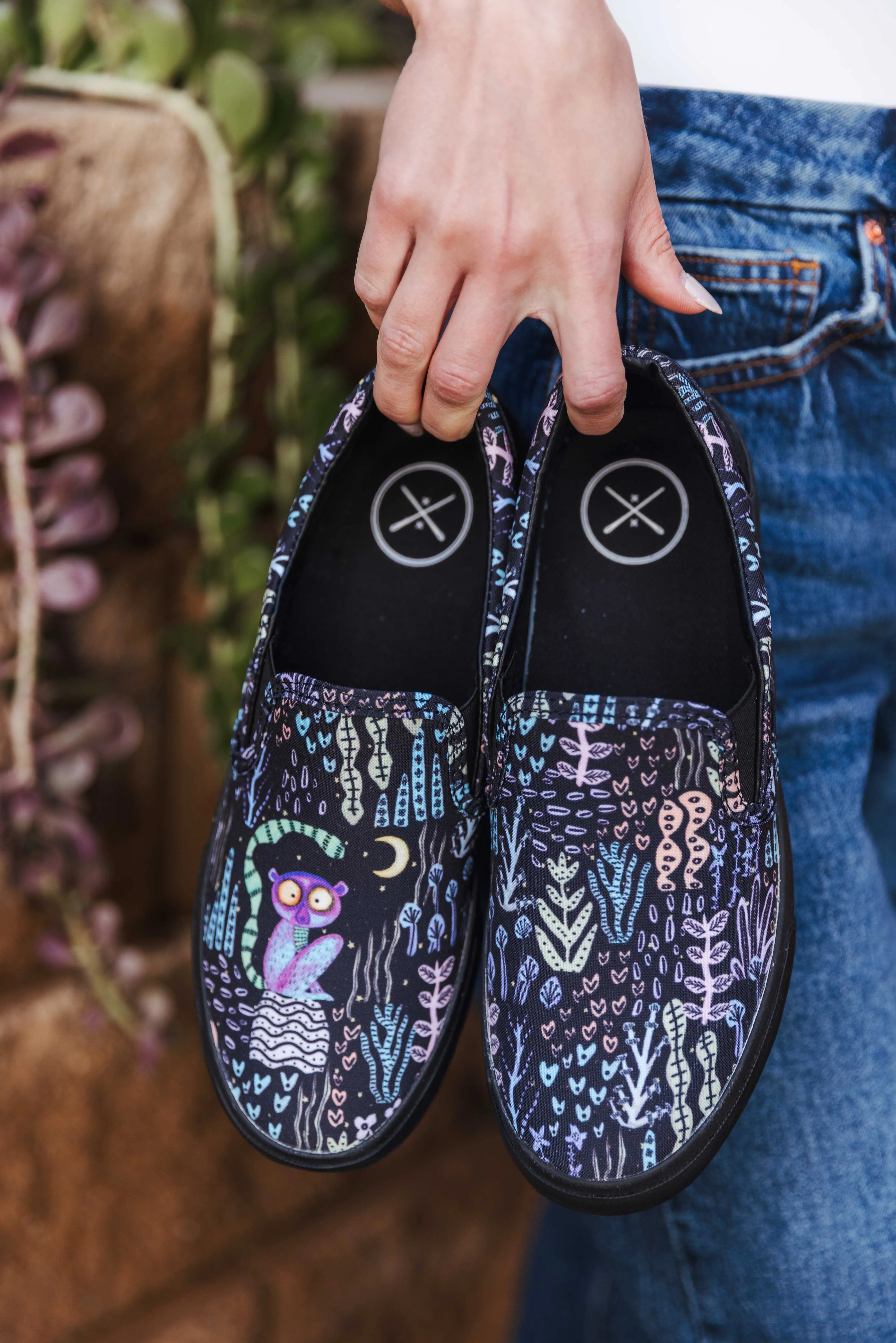Loomi Slip On