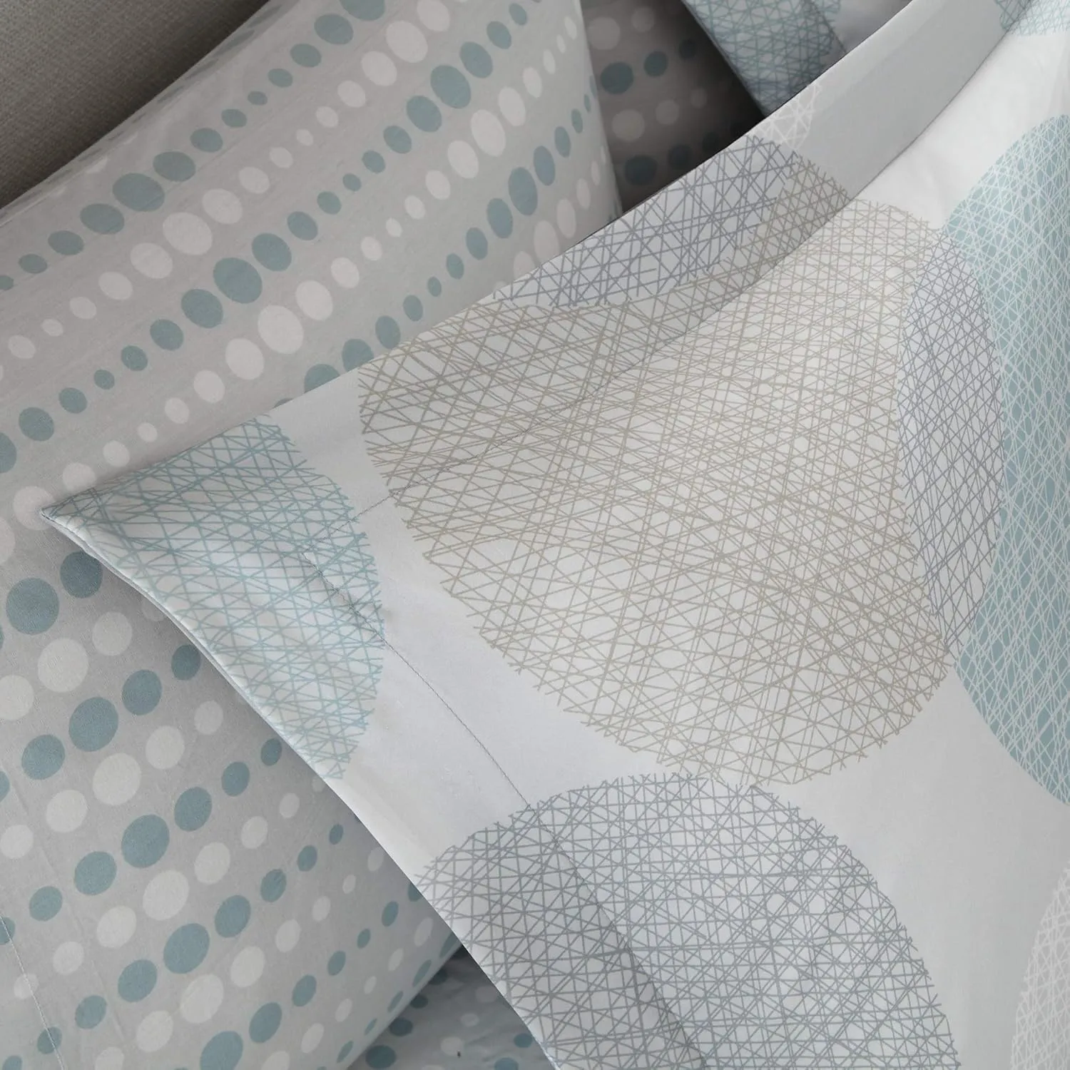 Madison Park Essentials Bed in a Bag Comforter, Vibrant Color Design All Season Down Alternative Cover with Complete Cotton Sheet Set, King(104"x92"), Knowles, Circular Aqua, 9 Piece