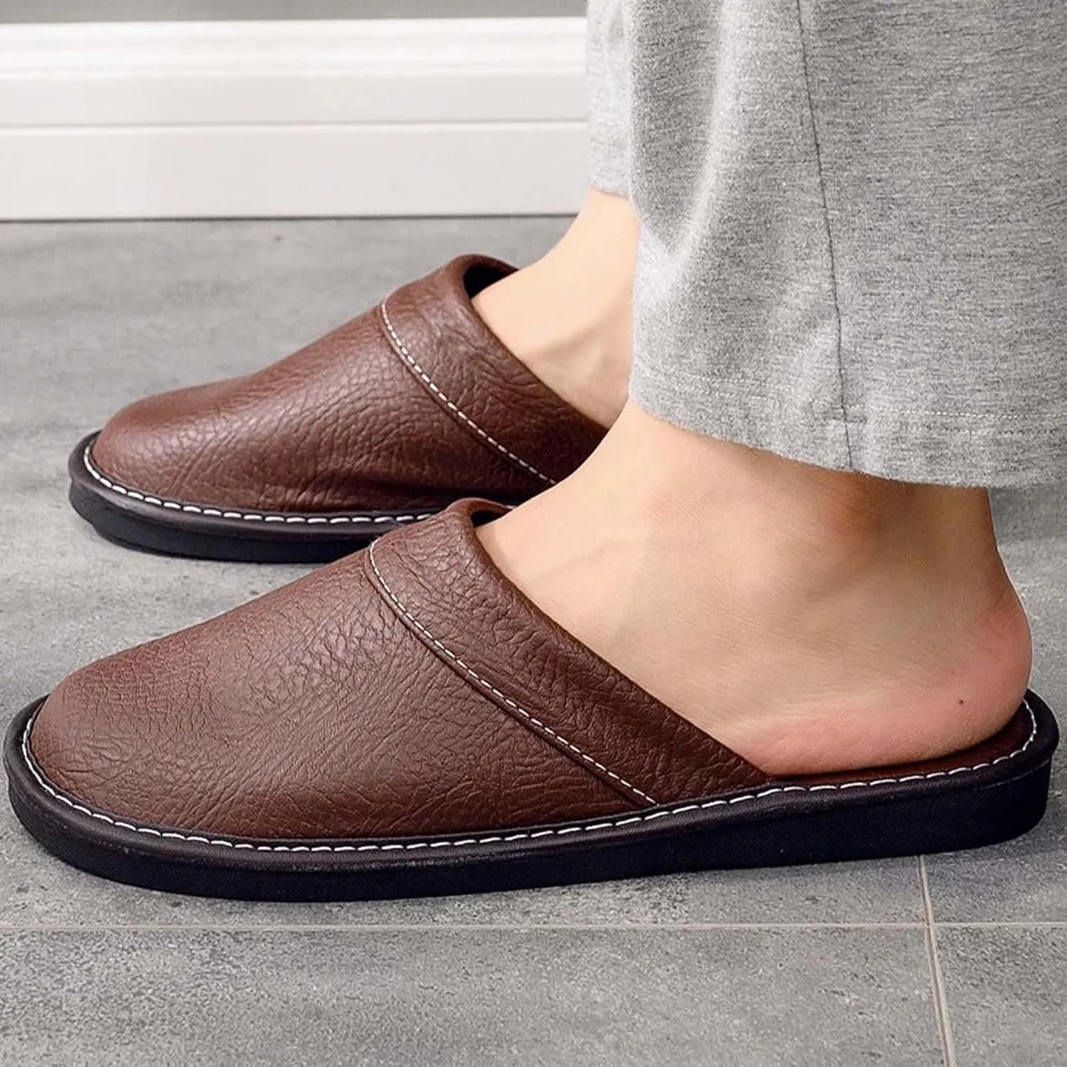 Men's Comfortable Round Toe Non-slip Soft Slippers Genuine Leather Slippers House Slip-on Shoes Office Bedroom Home Slippers