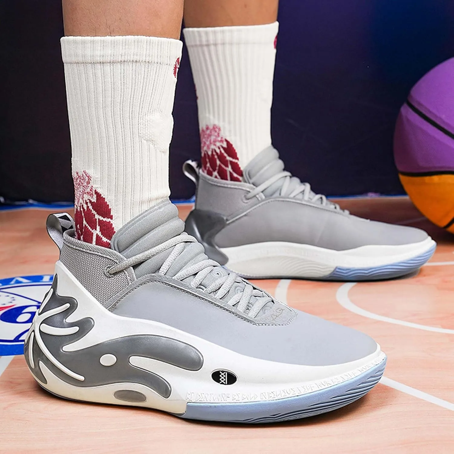 Men's Fashion Basketball Shoes Women's Breathable Sports Running Shoes Professional Shock Absorption Sneakers Teenagers Outdoor Tennis Training Jogging Shoes Casual Sneakers