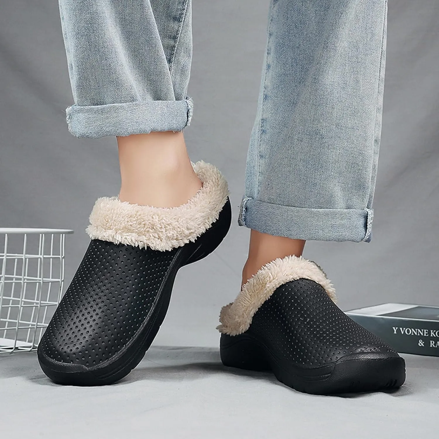 Men’s Lined Clogs Women’s Winter Fuzzy Slippers Waterproof Fur Lined Clogs Slip On Room Shoes Non-Slip Garden Shoes