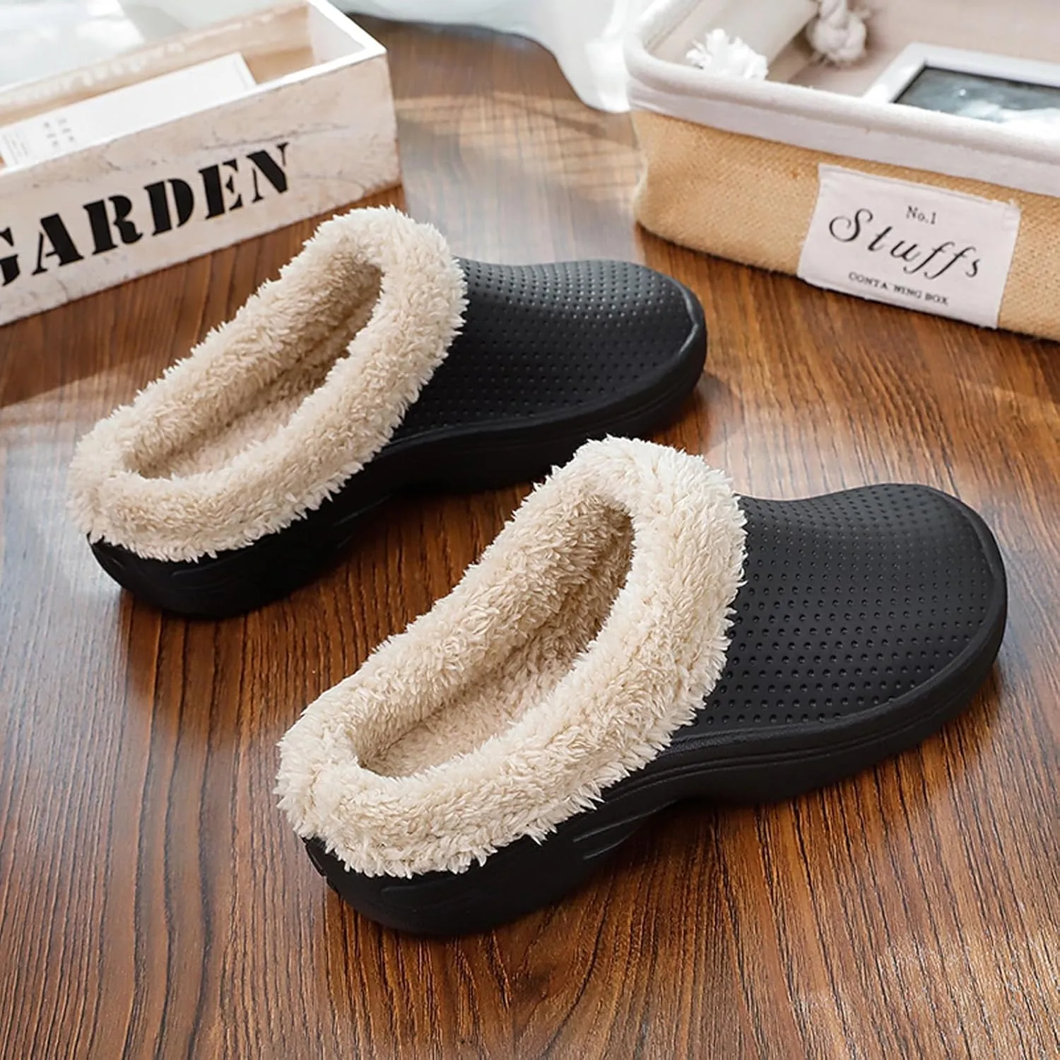 Men’s Lined Clogs Women’s Winter Fuzzy Slippers Waterproof Fur Lined Clogs Slip On Room Shoes Non-Slip Garden Shoes