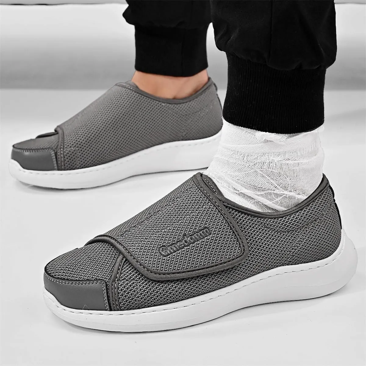 Men's Wide Width Shoes with Easy Put On Adjustable Lightweight for Diabetic Edema Bunions Arthritis Swollen Feet Elderly Walking Widening Shoes
