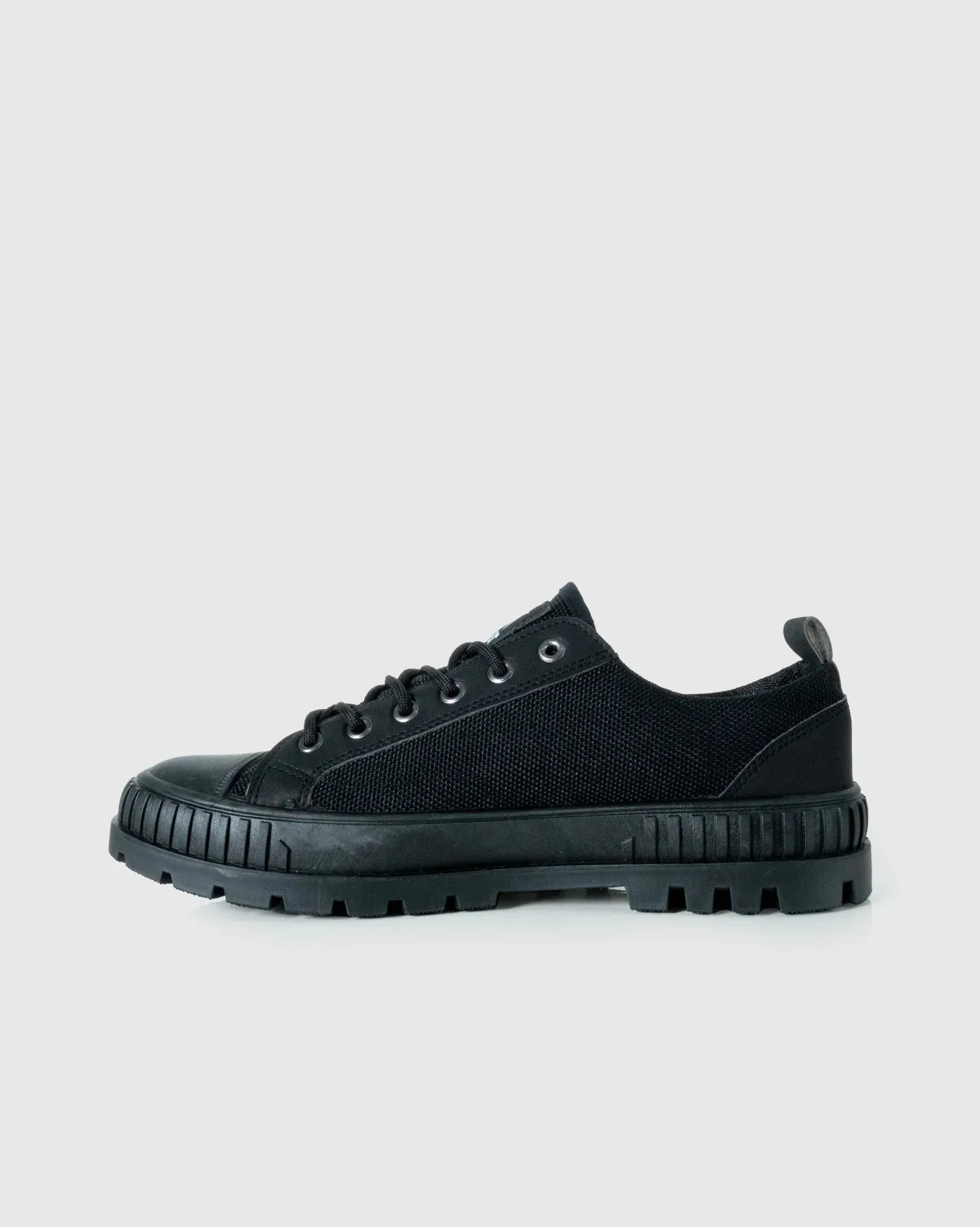 Mens Young - Low Cut Canvas Sneaker