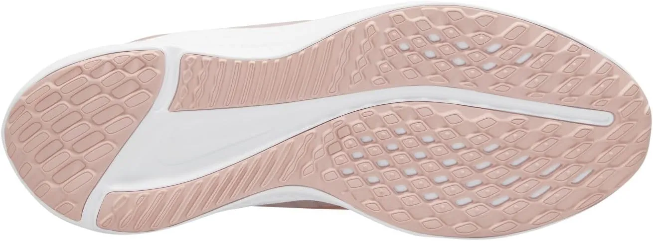 NIKE Women's Quest Sneaker