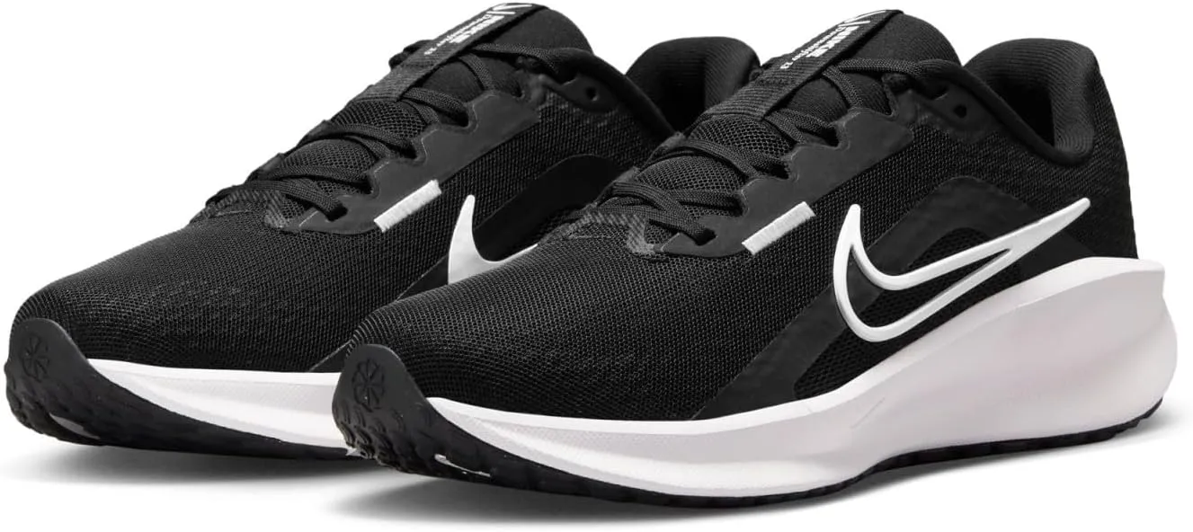 NIKE Women's Sneaker