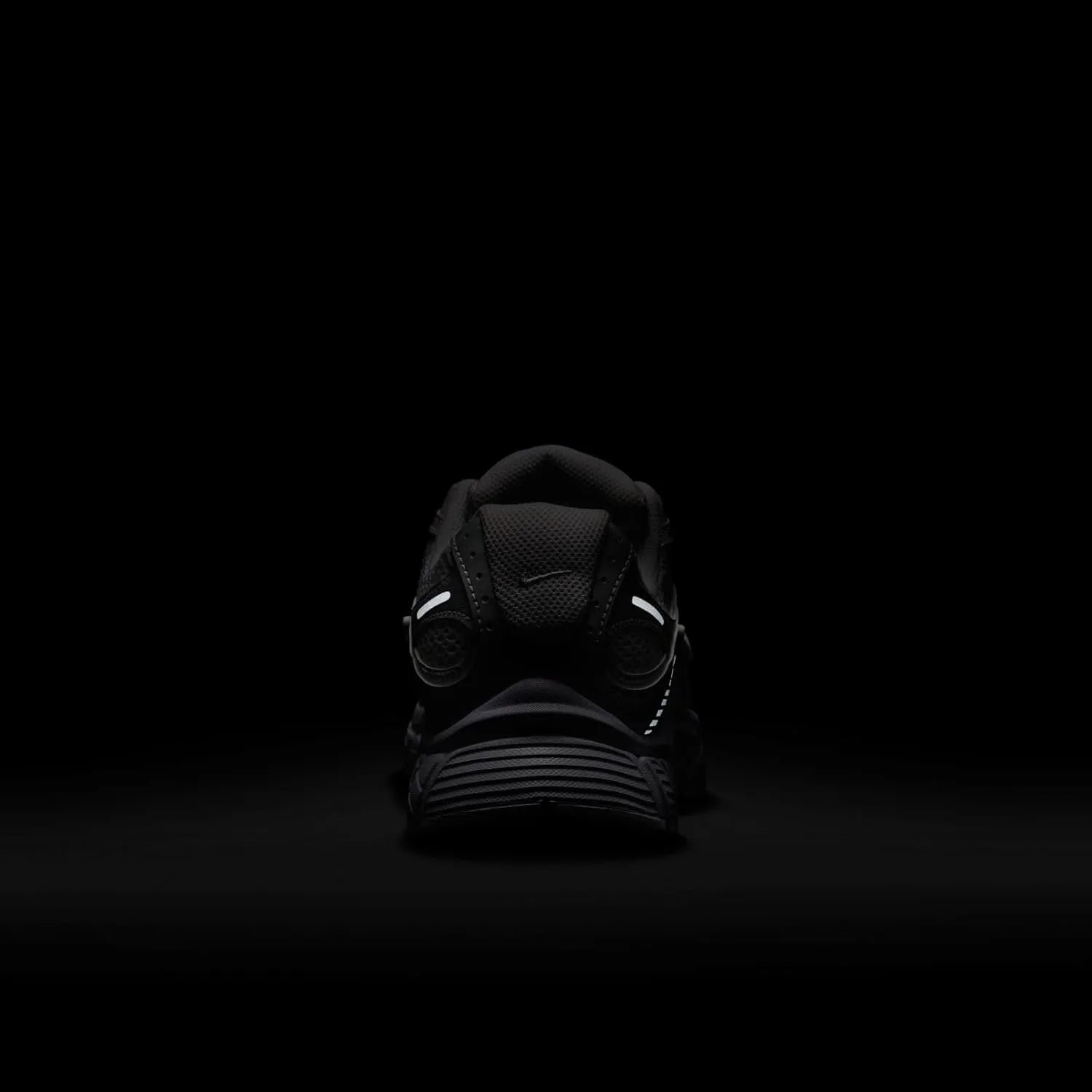 Nike Women's V5 Runner Sneaker