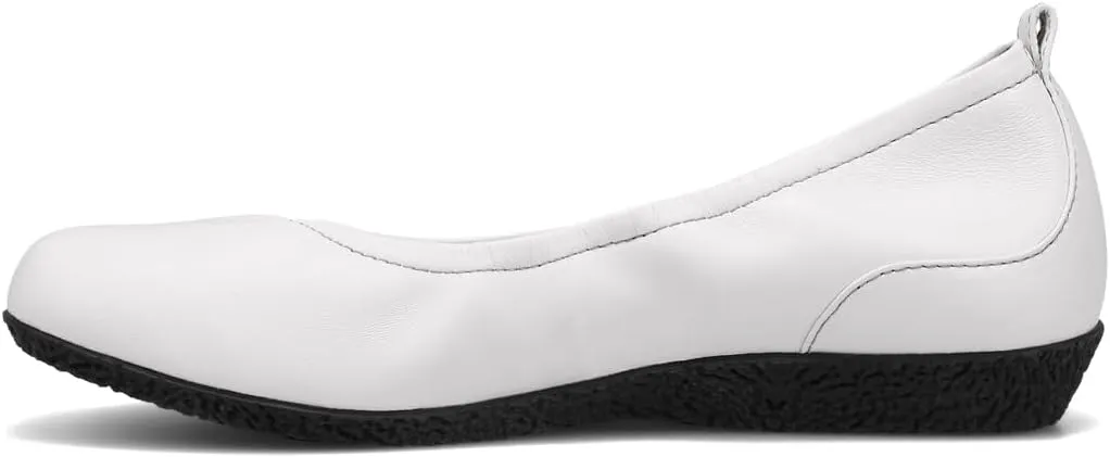 Taos Footwear Women's Chit Chat Flat
