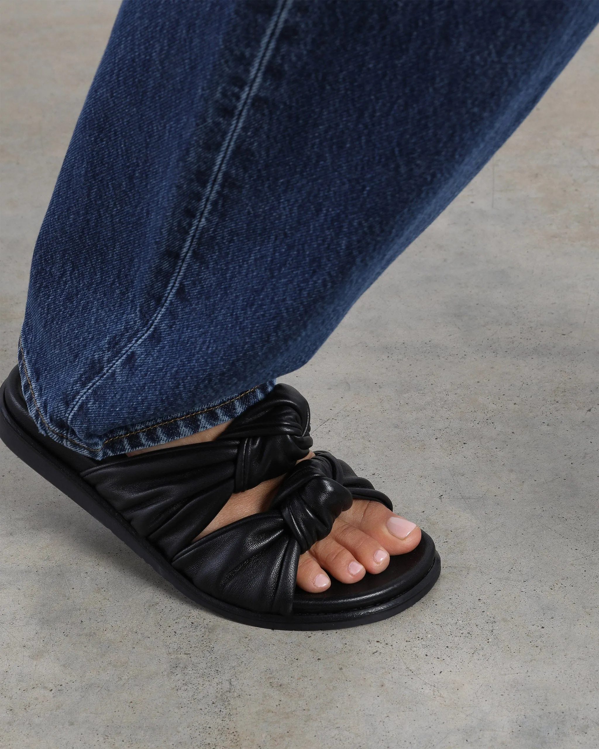 Tye Slide, Black