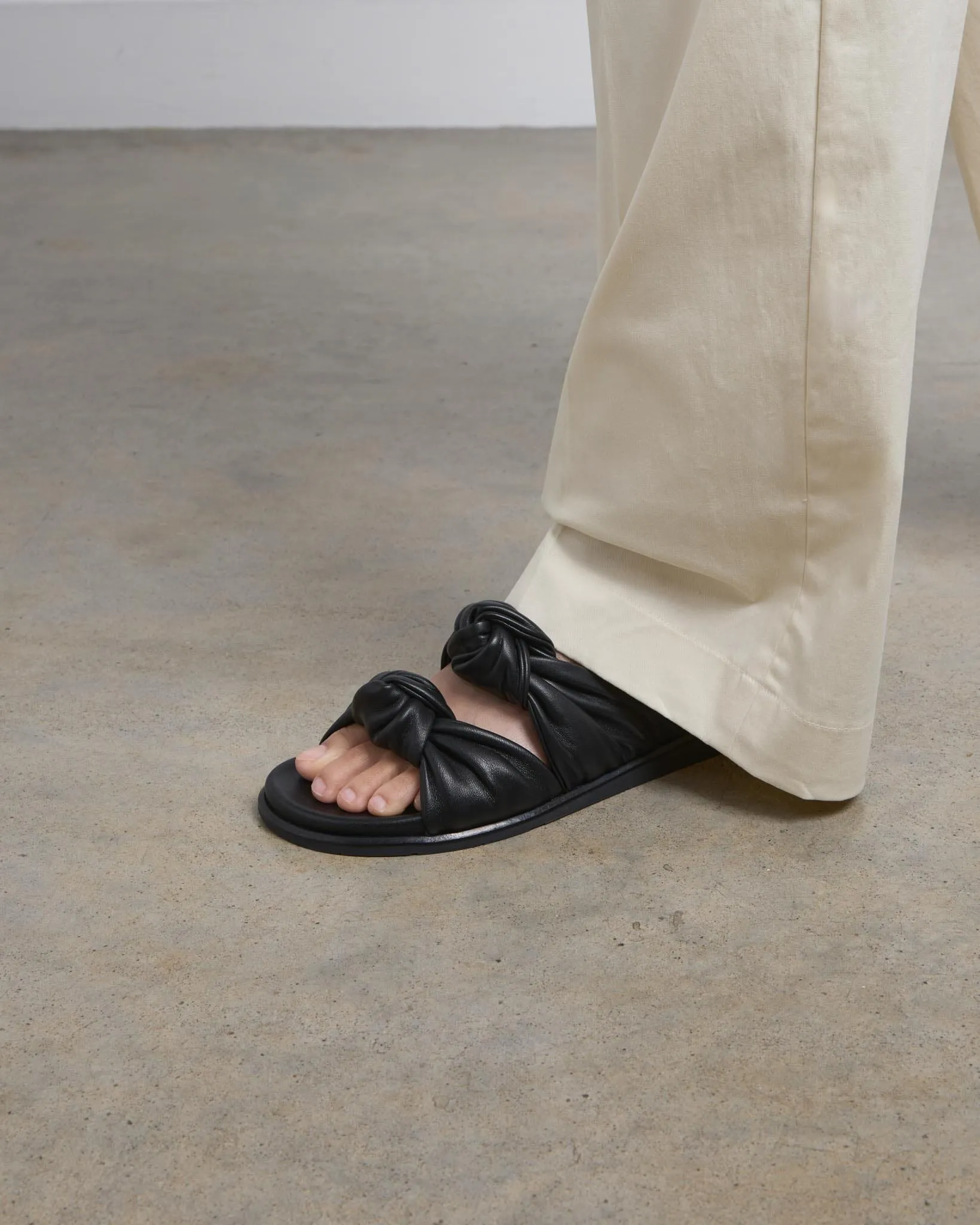 Tye Slide, Black