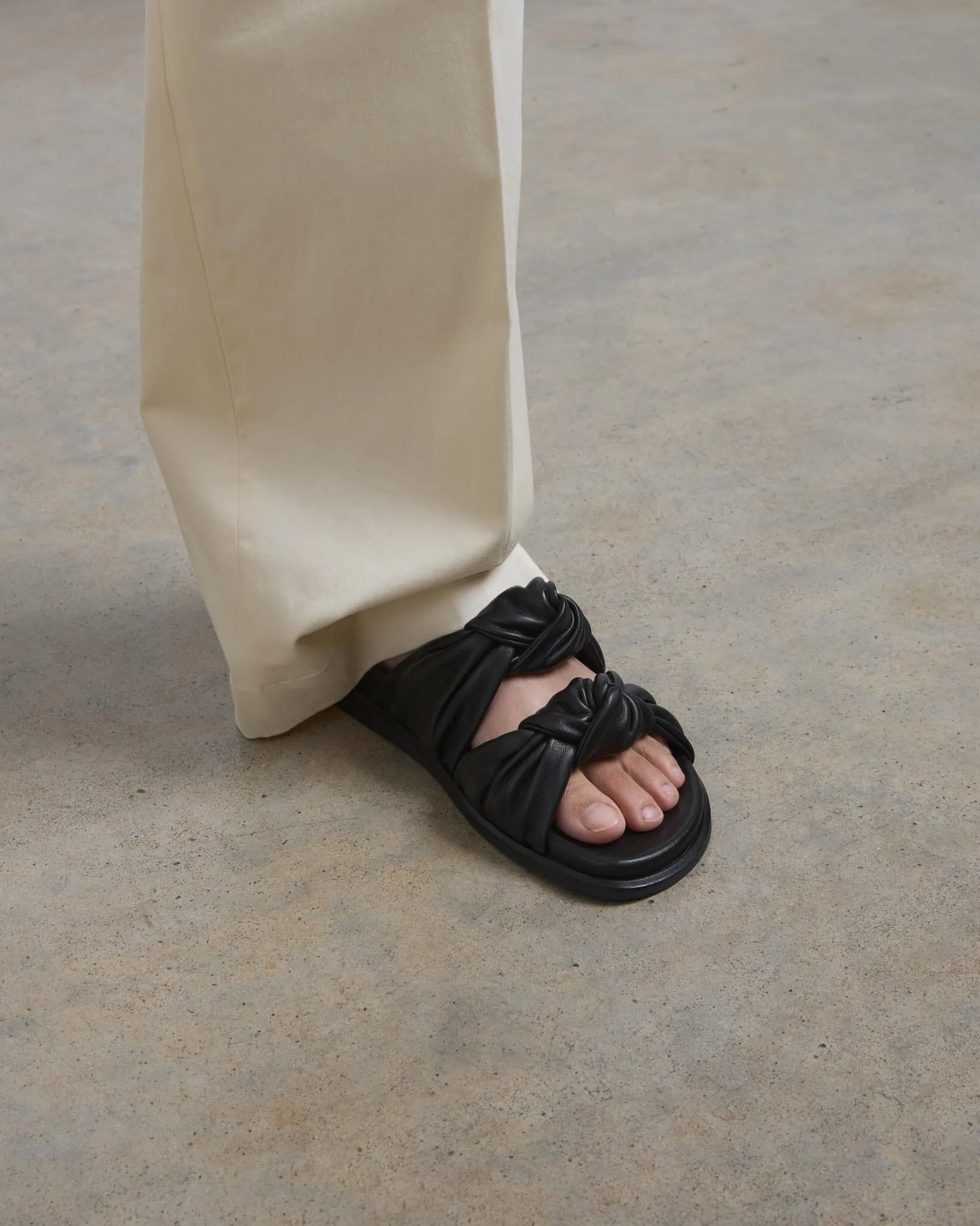 Tye Slide, Black