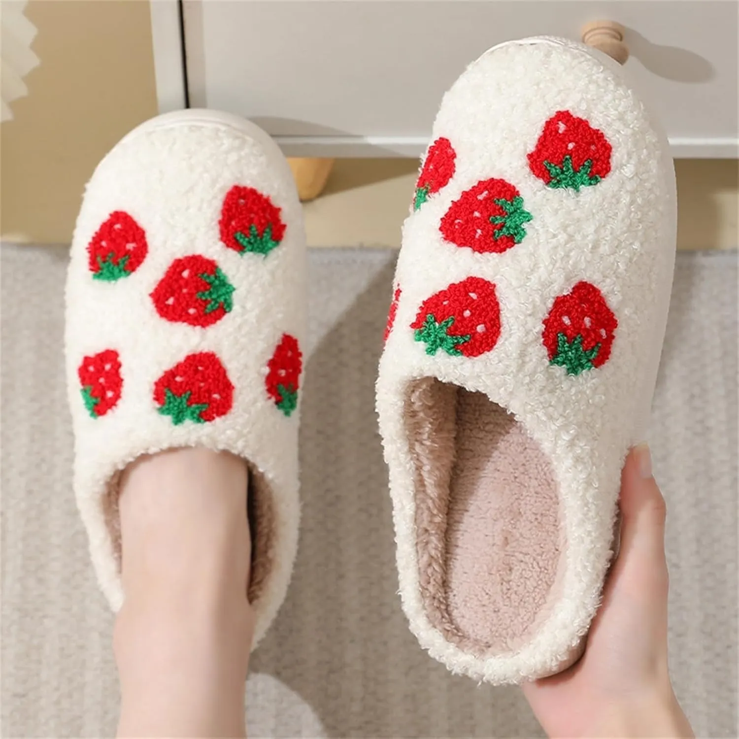 Women Slippers Cute House Slippers Strawberry Slippers Comfy Soft Bedroom Shoes Warm Fuzzy Slip-On Slippers Indoor Non-slip Plush Bedroom Slippers, E-24TX001