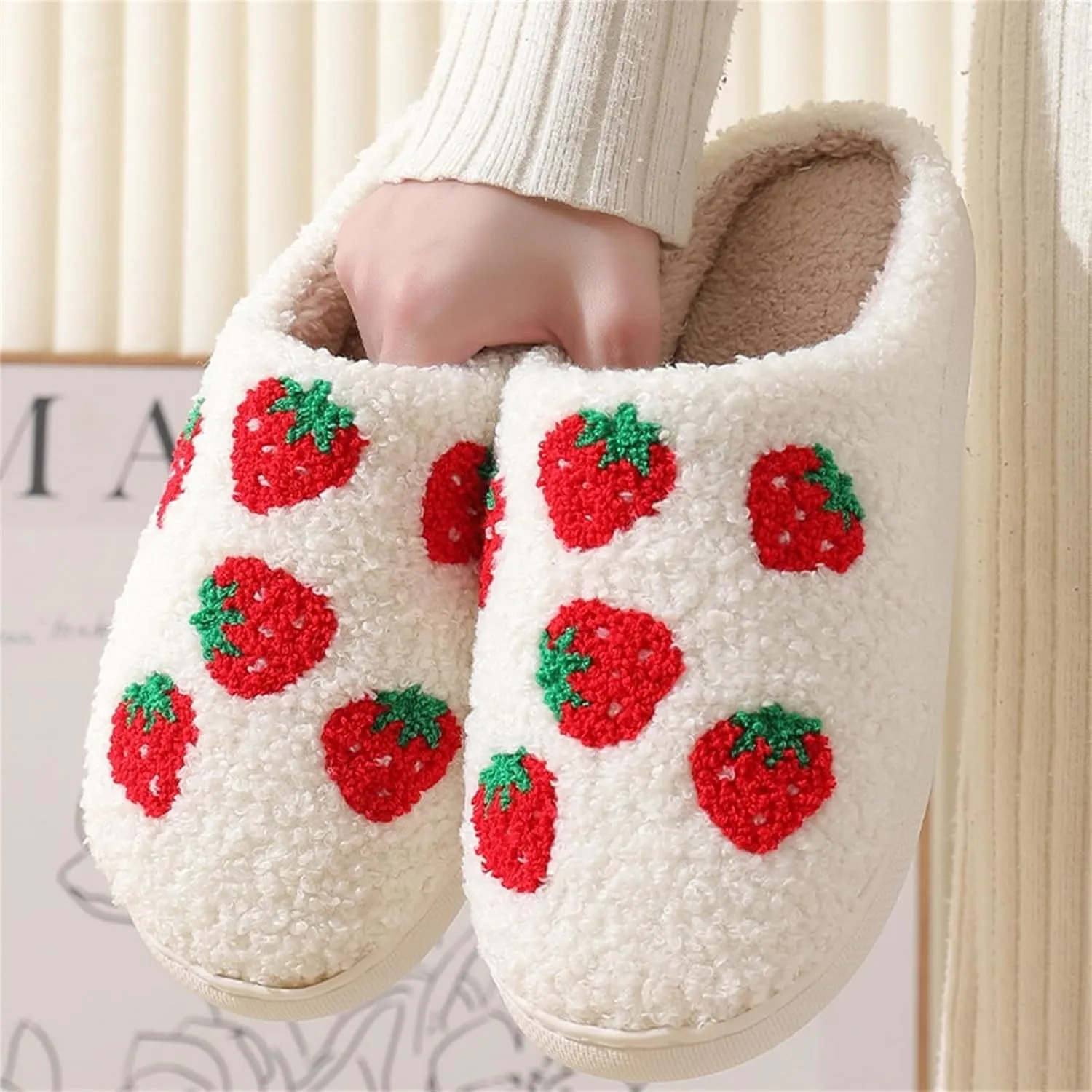 Women Slippers Cute House Slippers Strawberry Slippers Comfy Soft Bedroom Shoes Warm Fuzzy Slip-On Slippers Indoor Non-slip Plush Bedroom Slippers, E-24TX001