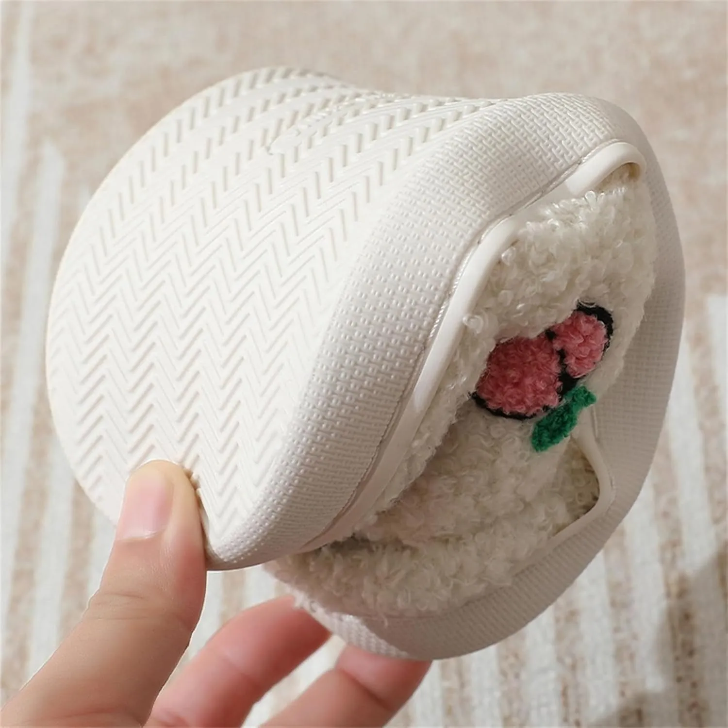 Women Slippers Cute House Slippers Strawberry Slippers Comfy Soft Bedroom Shoes Warm Fuzzy Slip-On Slippers Indoor Non-slip Plush Bedroom Slippers, E-24TX001