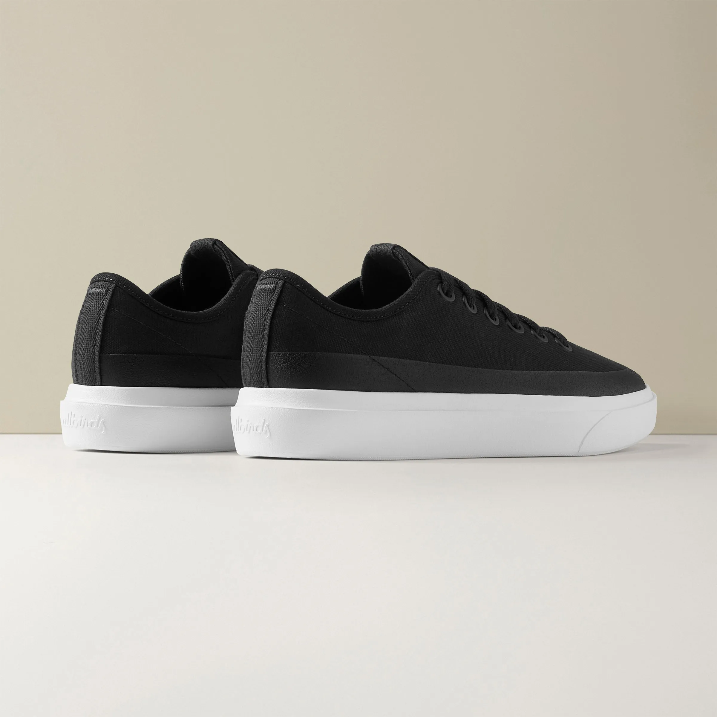 Women's Canvas Pipers