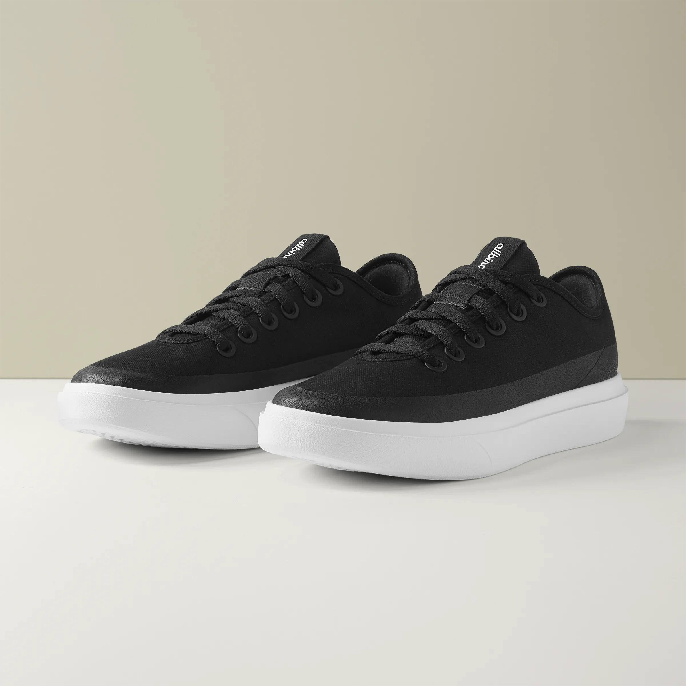Women's Canvas Pipers