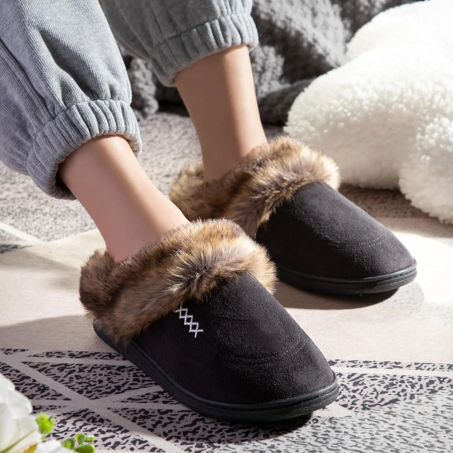 Women's Moccasin Slip-on Slippers Soft Microsuede Clog Comfy Non-slip Memory Foam Indoor Outdoor House Shoes with Fuzzy Collar