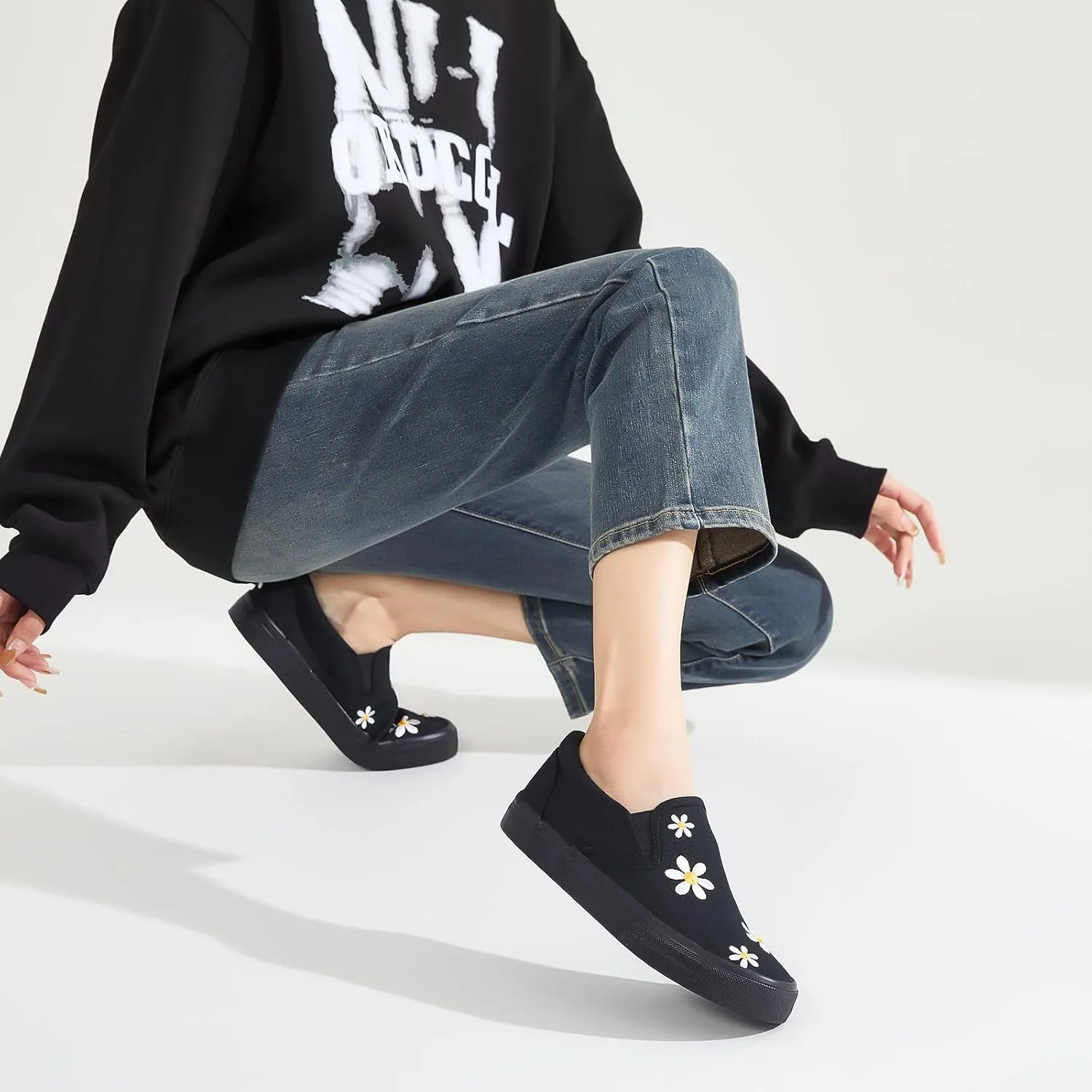 Women's Slip on Shoes Canvas Sneakers Loafers Non Slip Shoes Low Top Casual Shoes