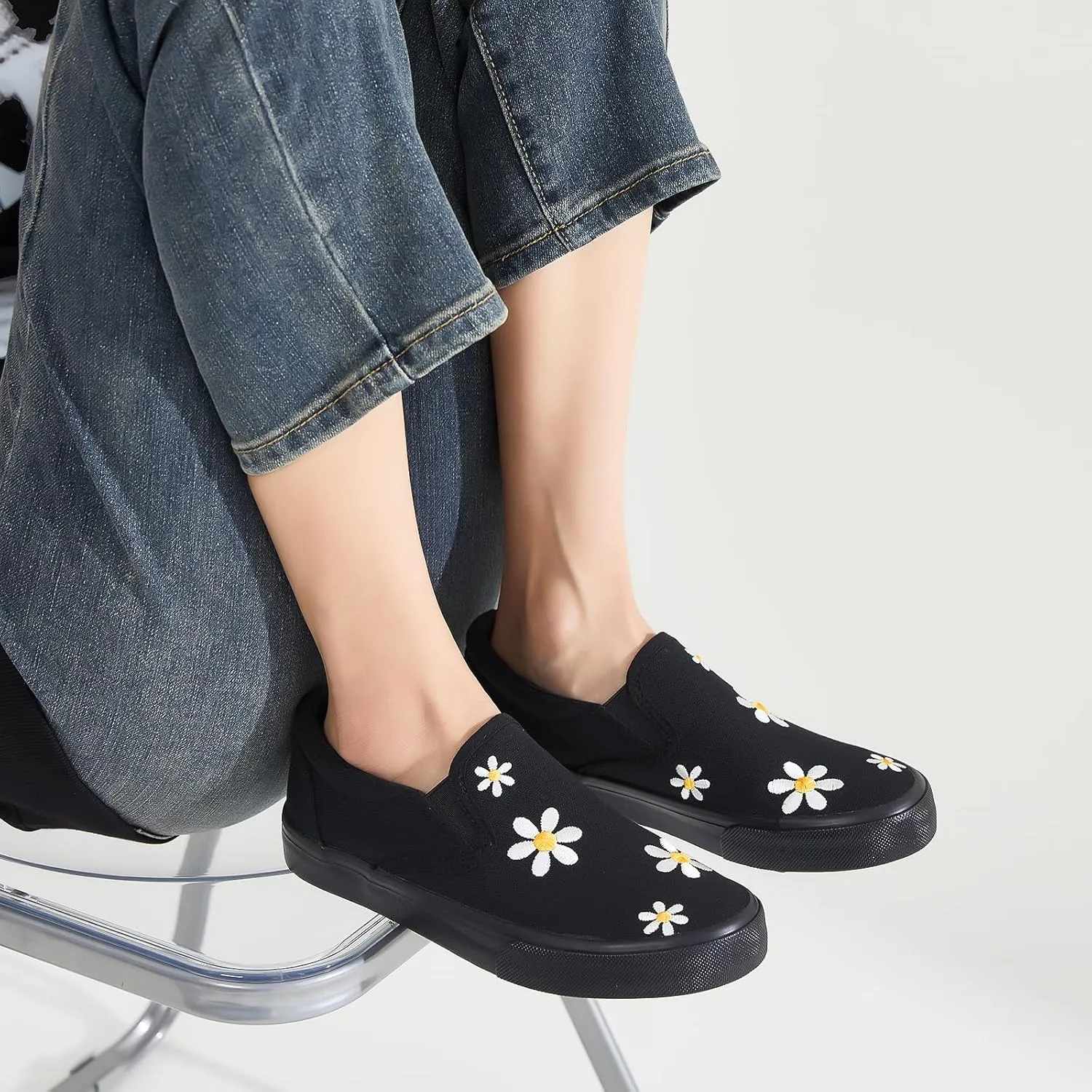 Women's Slip on Shoes Canvas Sneakers Loafers Non Slip Shoes Low Top Casual Shoes